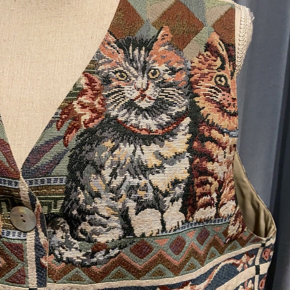 Hamilton Cat Kitten Vest, mother-of-pearl buttons - Picture 8 of 16